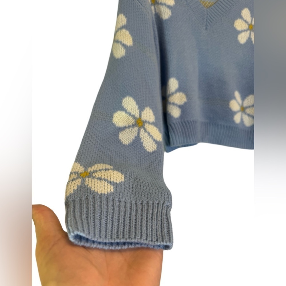 SHEIN Daisy Pattern Baby Blue V-Neck Crop Top Sweater Girls Size 13-14Y - Picture 6 of 11